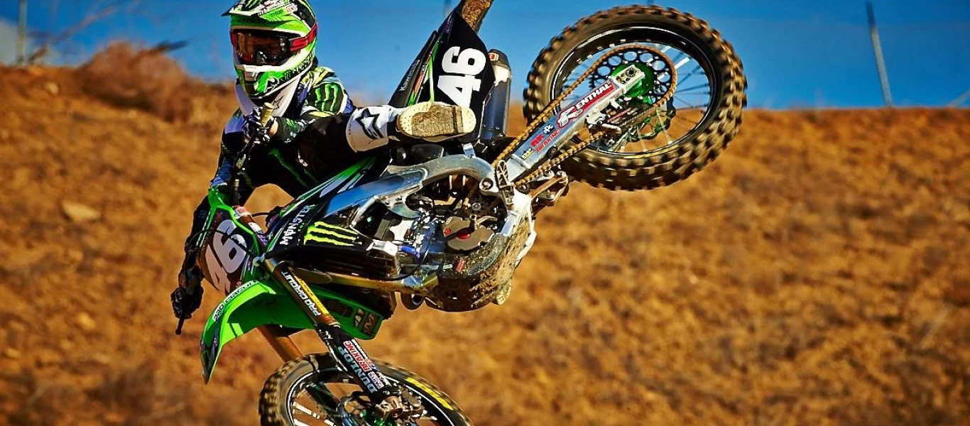 Δεκατριάχρονο αγόρι έχασε τη ζωή του κάνοντας μοτοκρός (φωτό)